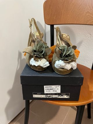 Zapatos de tacón beige talla 39