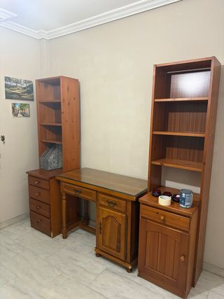 Escritorio y estantería y cajones de madera maciza