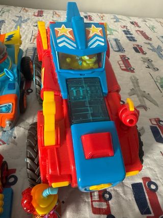 Superzings Coche Rojo y Azul con Figura