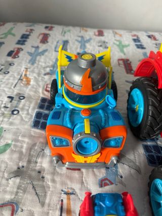 Superzings Coche Rojo y Azul con Figura