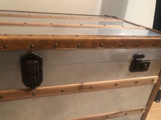 Baule vintage in metallo, legno e pelle