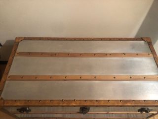 Baule vintage in metallo, legno e pelle