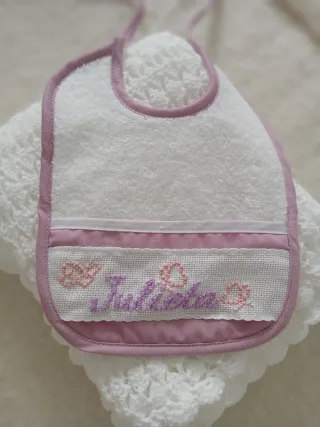 Baberos bordados personalizados