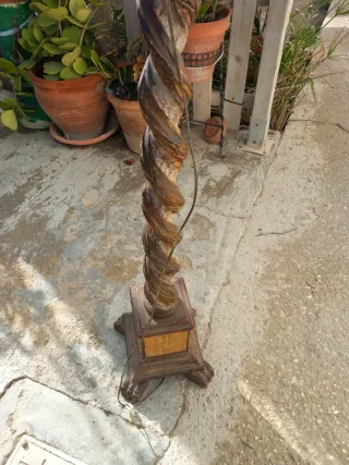 Lampada da terra in legno vintage