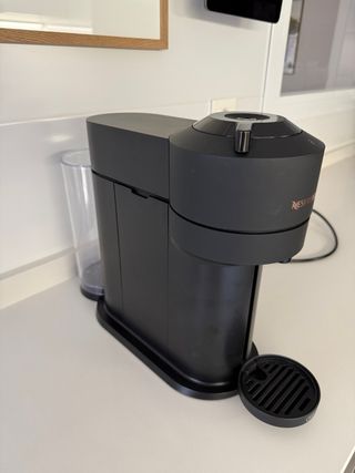 Cafetera Nespresso Negra