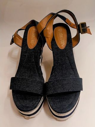 Sandalias Lora Ferres cuña T.40