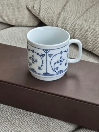 Taza Kahla Vintage azul y blanco