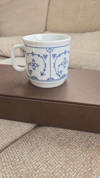 Taza Kahla Vintage azul y blanco