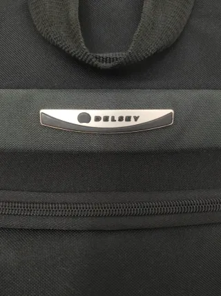 Portatrajes impermeable negro y gris