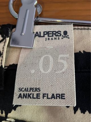 Pantalón Scalpers mujer, con estampado, nuevos.