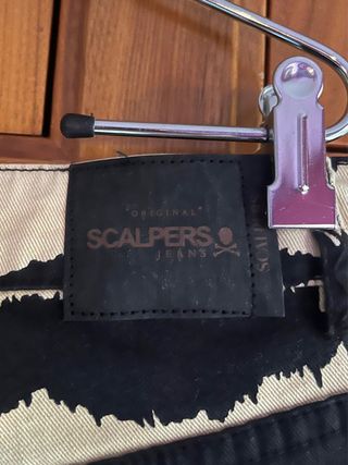 Pantalón Scalpers mujer, con estampado, nuevos.