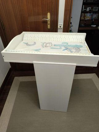 Cambiador de bebé blanco Esta en Bilbao