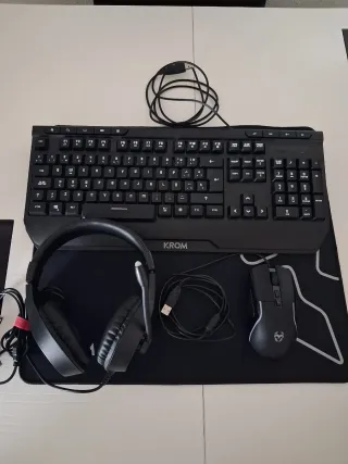 Pacchetto Tastiera, Mouse, Cuffie e Tappetino RGB