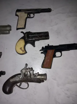 Lote 8 pistolas miniatura antiguas