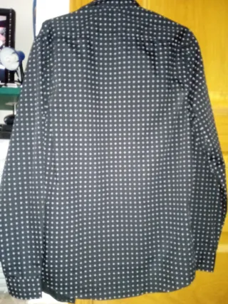 Camisa del Kiabi niño puntos blancos