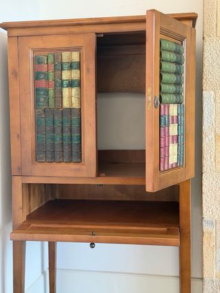 Mueble antiguo para televisión