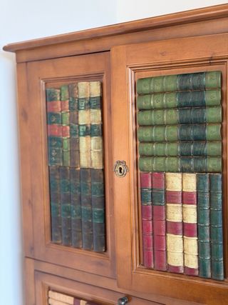 Mueble antiguo para televisión