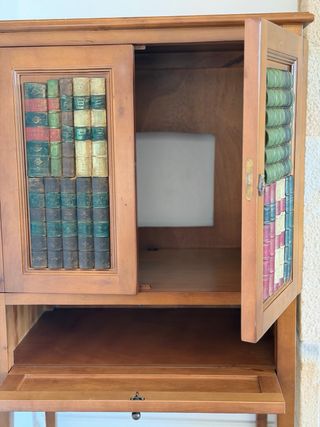 Mueble antiguo para televisión