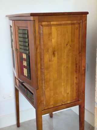 Mueble antiguo para televisión