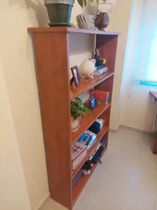 Estantería de madera