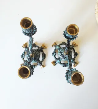 Pareja Candelabros Metal Patinado Teal y Dorado