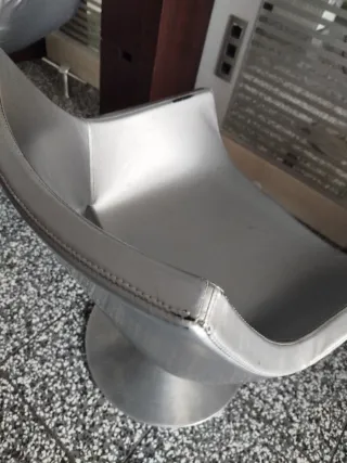 Sillón giratorio hidráulico plateado