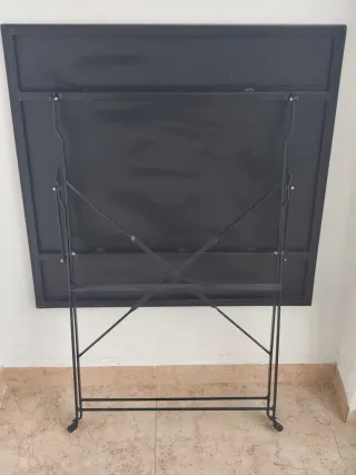 Mesa plegable de metal negra