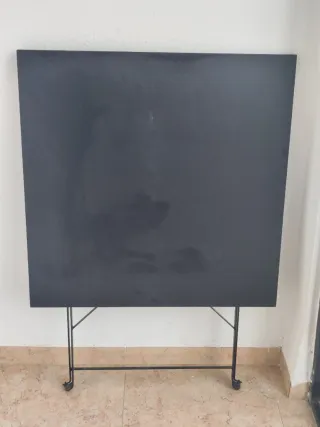 Mesa plegable de metal negra