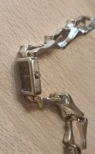 Reloj Nowley Rectangular de Plata