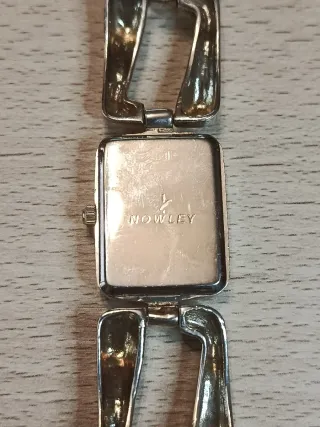 Reloj Nowley Rectangular de Plata