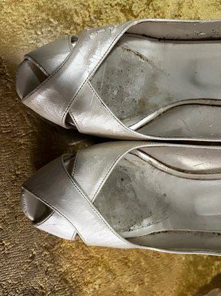 Zapatos de piel para novia color oro/blanco