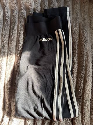 Leggings Adidas negros con rayas