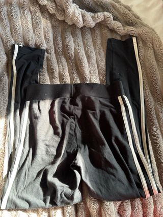 Leggings Adidas negros con rayas