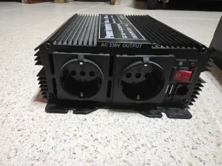 Inversor de corriente de 12V a 220V de 600W.