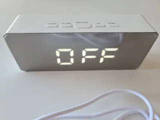 Reloj despertador digital blanco