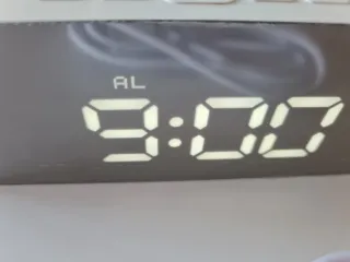 Reloj despertador digital blanco