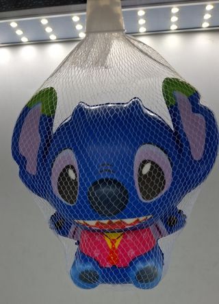 Muñeco infantil azul de plástico