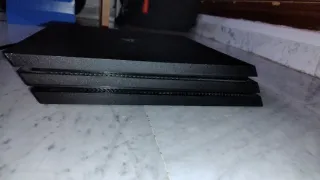 PS4 Pro Sony Negra - Incluye Cables