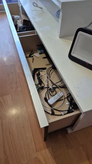 Mueble TV blanco y negro + armario sala negociable