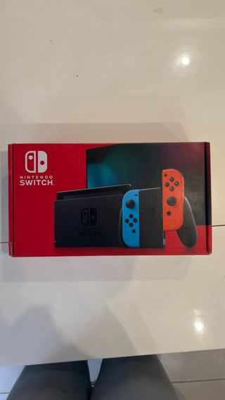 Nintendo Switch + Joy-Con Super Mario