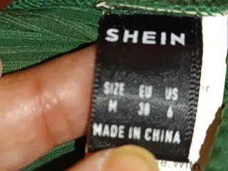 Vestido largo verde con aberturas