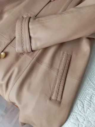 Abrigo de piel color camel