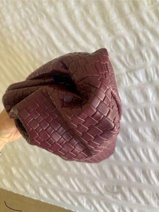 Bolso de mano estilo Bottega Veneta