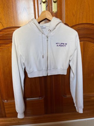 Sudadera Bershka corta blanca talla XS