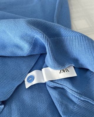 Polo Zara azul con botones