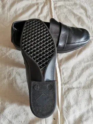 Zapato de piel negro