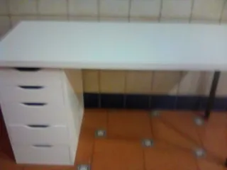 Escritorio blanco con cajones nuevo