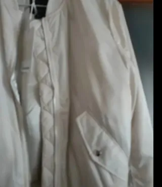 Chaqueta bomber beige,nueva con etiqueta