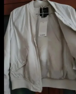 Chaqueta bomber beige,nueva con etiqueta