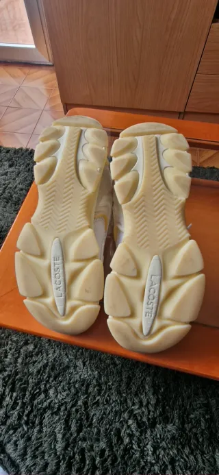 Zapatillas Lacoste Blancas y Beige